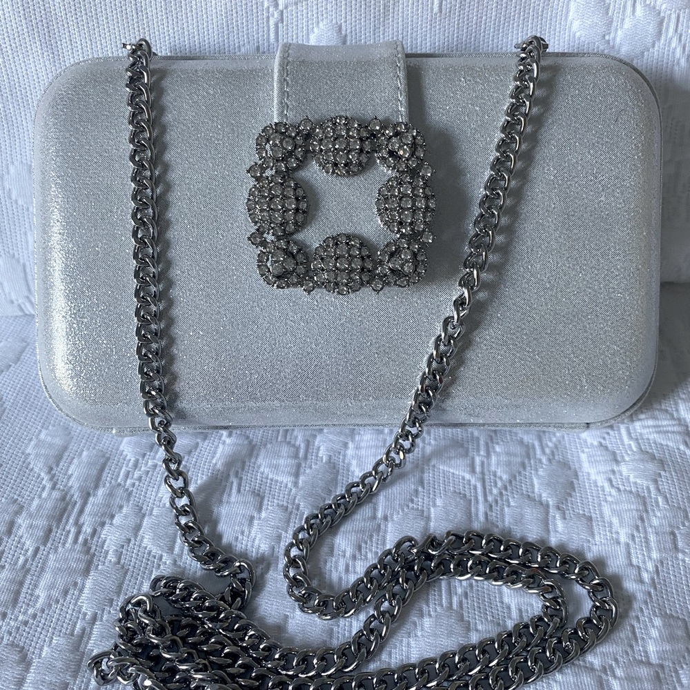 Silver clutch handbag. 8 x 5 x 1.5